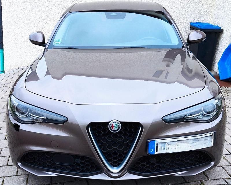 Gebraucht Alfa Romeo Giulia Super 179 PS (131 kW) 2017 Grau Limousine