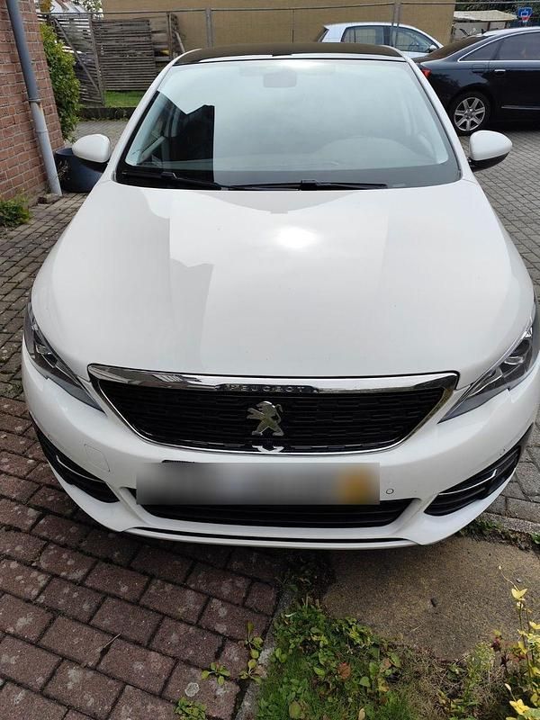 Weiß Gebraucht 2019 Peugeot 308 Style Limousine | 10.000 € (Fairer Preis) - Bild 1/4