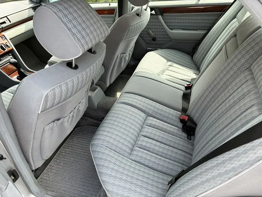 Gebraucht Mercedes 230 132 PS (97 kW) 1990 Grau Limousine