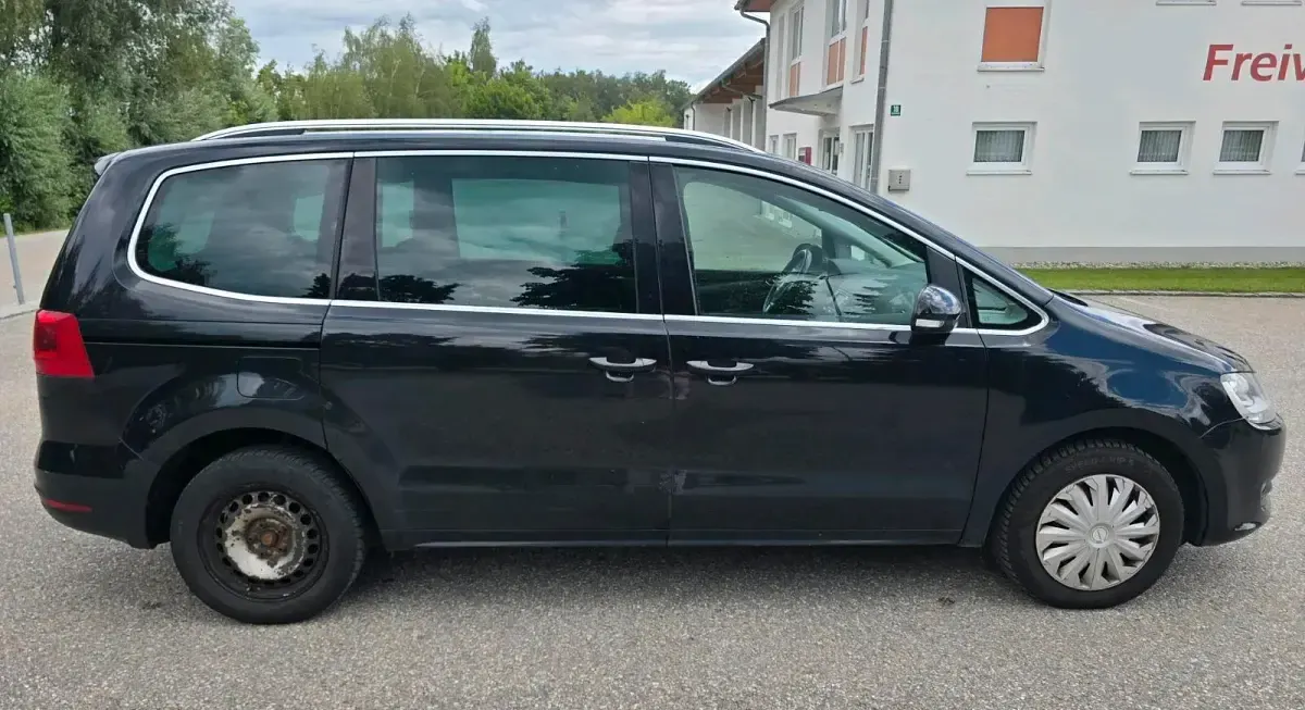 Gebraucht VW Sharan 140 PS (102 kW) 2011 Schwarz Van / Kleinbus
