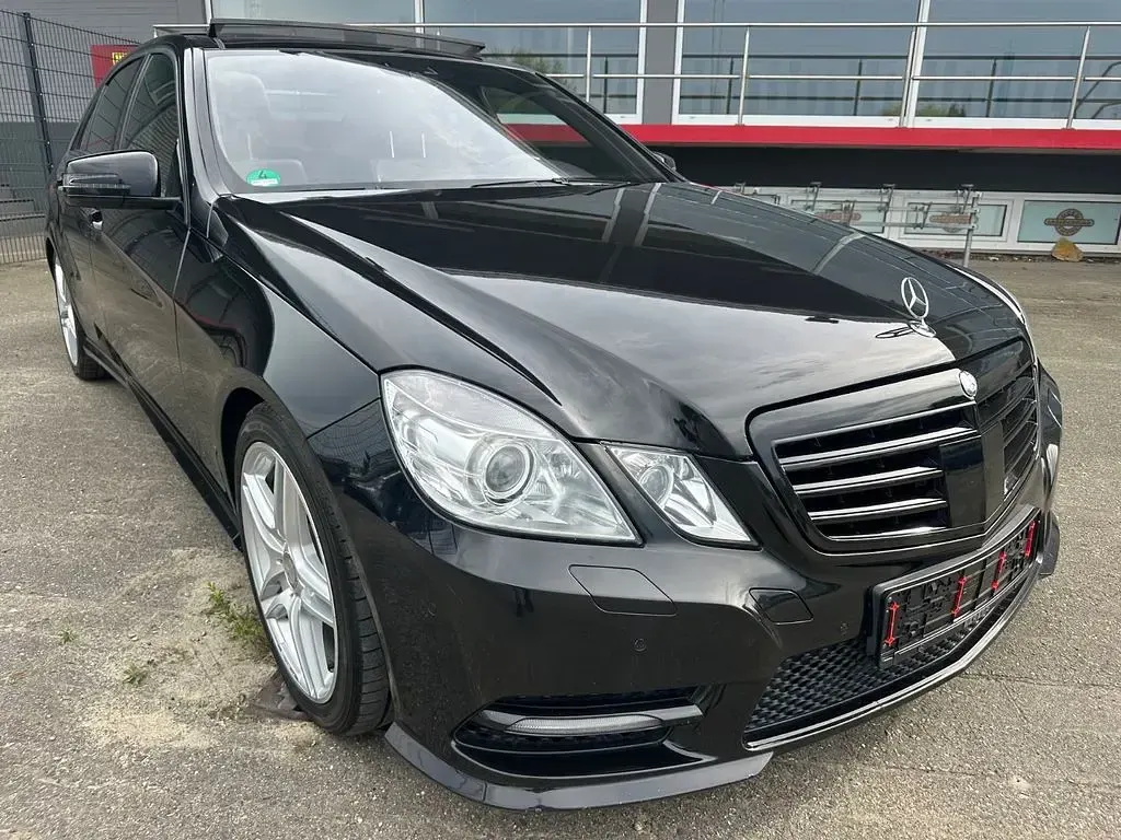 Gebraucht Mercedes E500 408 PS (300 kW) 2012 Schwarz Limousine