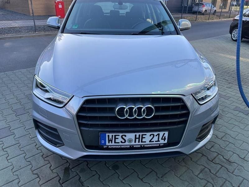 Silber Gebraucht 2015 Audi Q3 Design SUV | 16.990 € (Guter Preis) - Bild 1/4