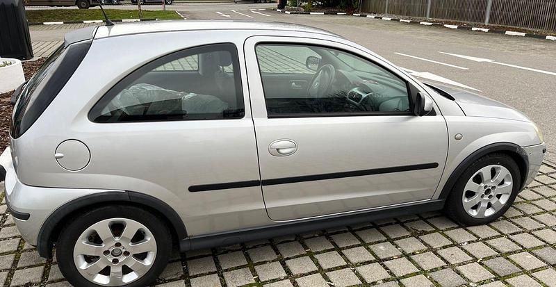 Gebraucht Opel Corsa 90 PS (66 kW) 2004 Silber Kleinwagen