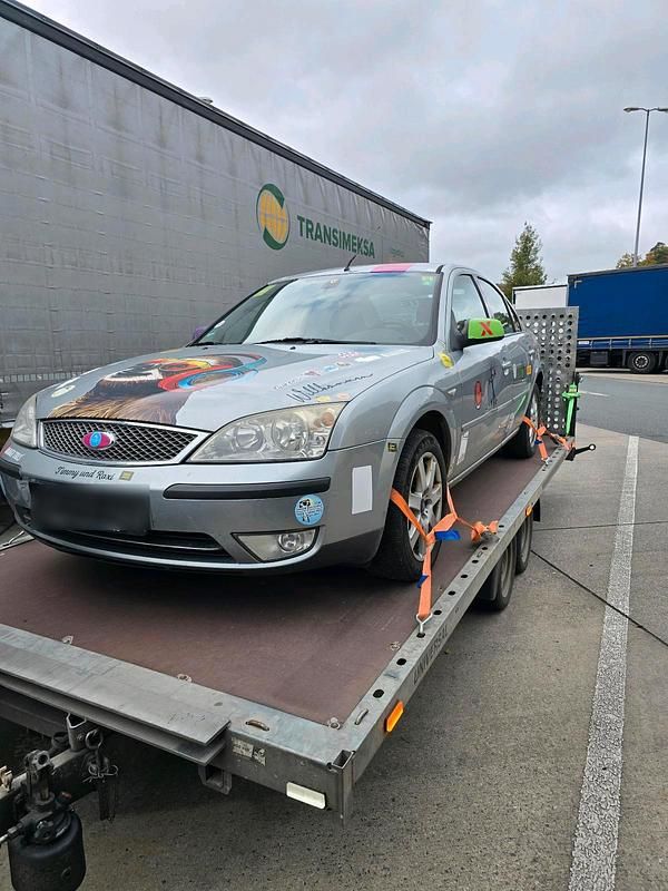 Grau Gebraucht 2003 Ford Mondeo Limousine | 700 € - Bild 1/4