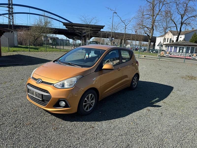 Gebraucht Hyundai i10 67 PS (49 kW) 2015 Orange Kleinwagen