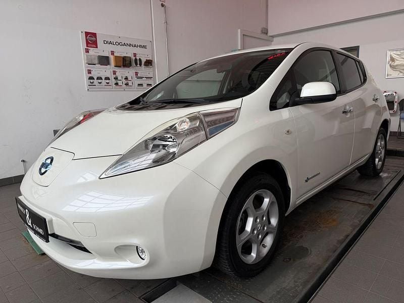 Gebraucht Nissan Leaf Acenta 80 kW (109 PS) 2015 Weiß Kleinwagen