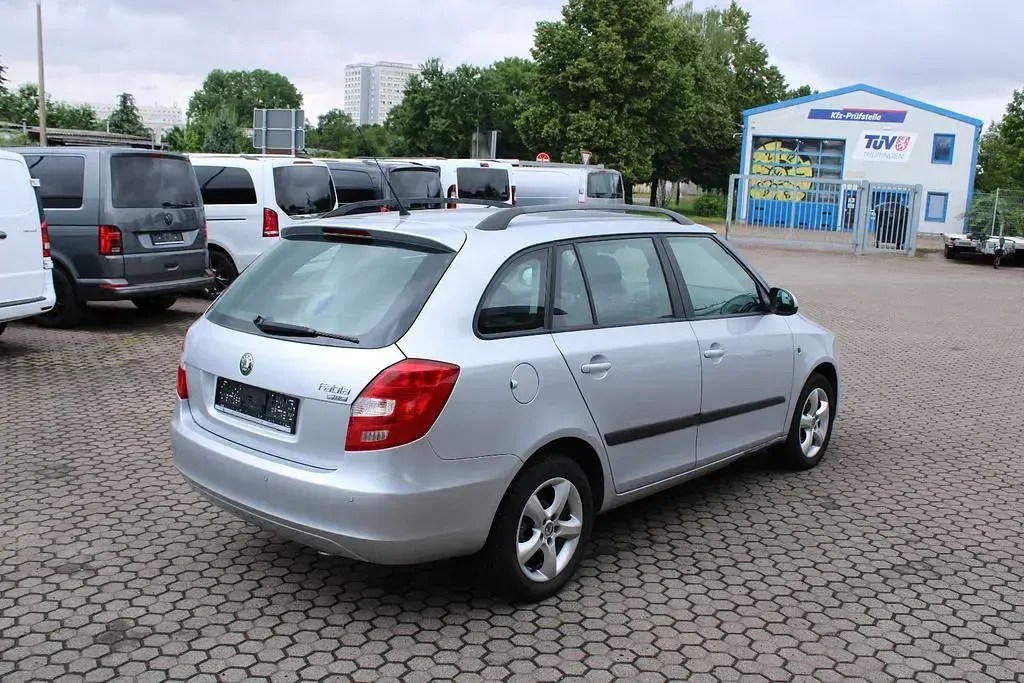 Gebraucht Skoda Fabia Style 75 PS (55 kW) 2011 Silber Kombi