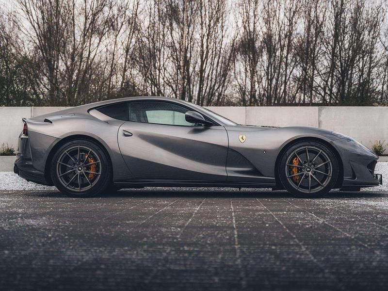 Gebraucht Ferrari 812 795 PS (584 kW) 2019 Grau