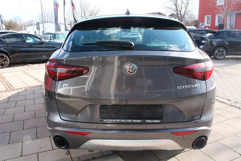 Gebraucht Alfa Romeo Stelvio Ti 209 PS (153 kW) 2022 Grau SUV
