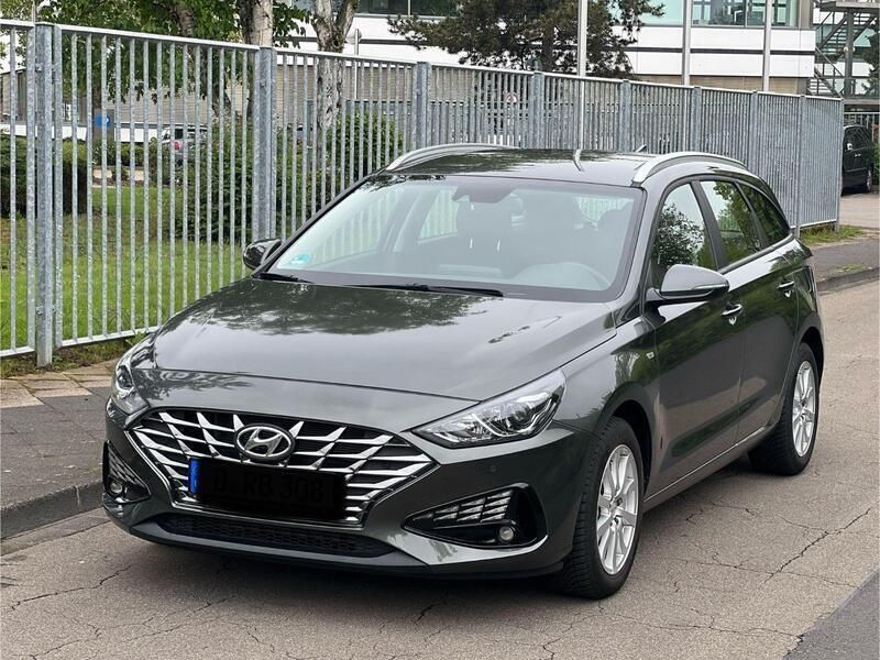 Grau Gebraucht 2023 Hyundai i30 Advantage Kombi | 19.200 € (Superpreis) - Bild 1/4