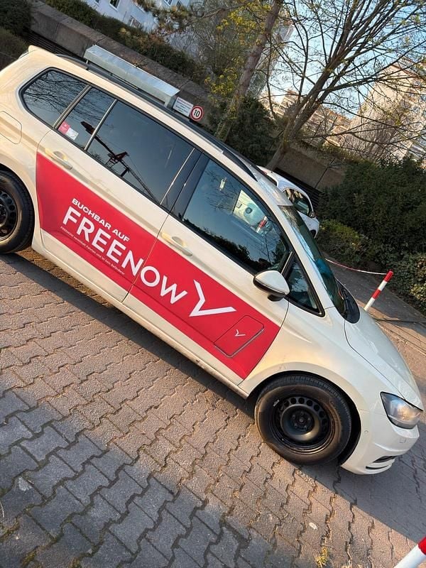 Gebraucht VW Touran 116 PS (85 kW) 2019 Beige Van / Kleinbus