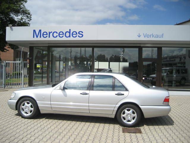 Silber Gebraucht 1997 Mercedes S320 Limousine | 34.990 € - Bild 1/4