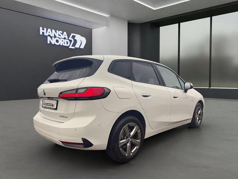 Gebraucht BMW 225 Active Tourer 245 PS (180 kW) 2023 Weiß Van / Kleinbus