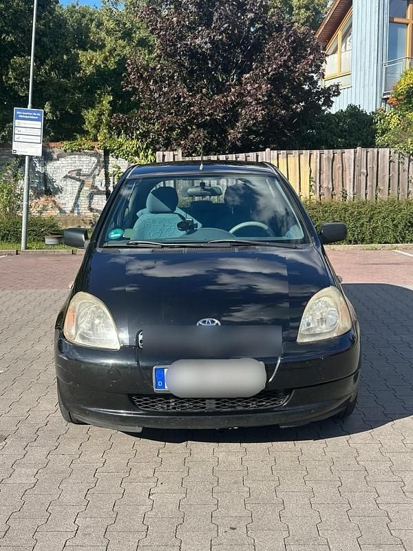 Schwarz Gebraucht 2000 Toyota Yaris Kleinwagen | 800 € (Fairer Preis) - Bild 1/4