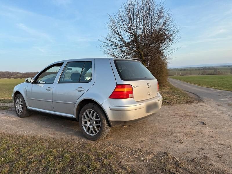 Gebraucht VW Golf IV 105 PS (77 kW) 2003 Silber Kleinwagen