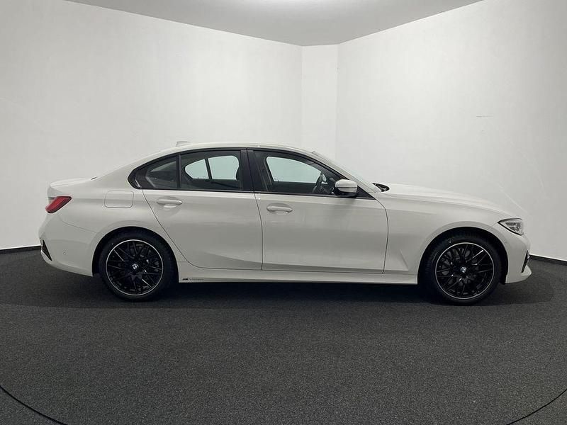 Gebraucht BMW 330 Advantage 258 PS (189 kW) 2019 Weiß Limousine