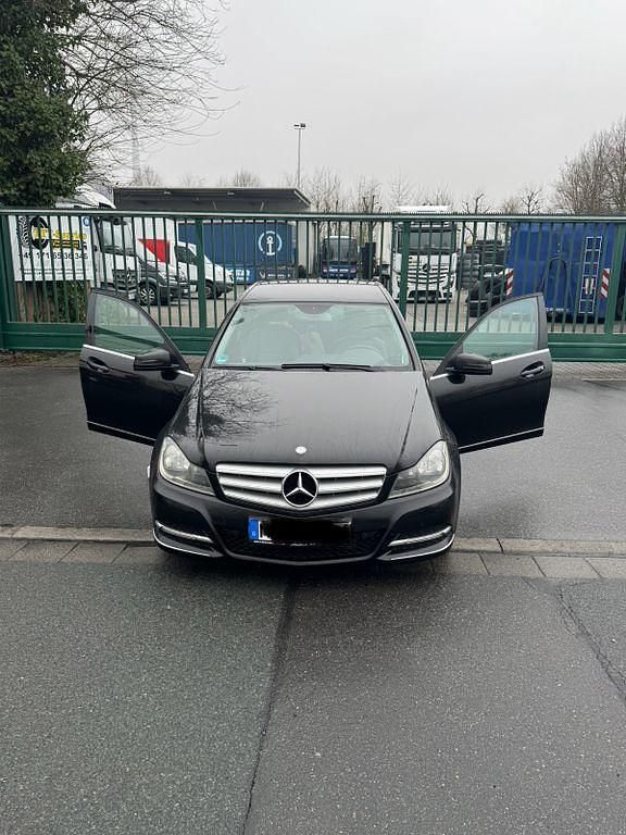 Gebraucht Mercedes C180 156 PS (114 kW) 2012 Schwarz Limousine