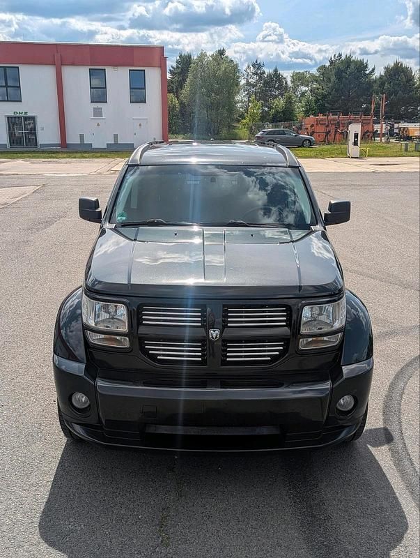 Gebraucht Dodge Nitro 260 PS (191 kW) 2011 Schwarz SUV