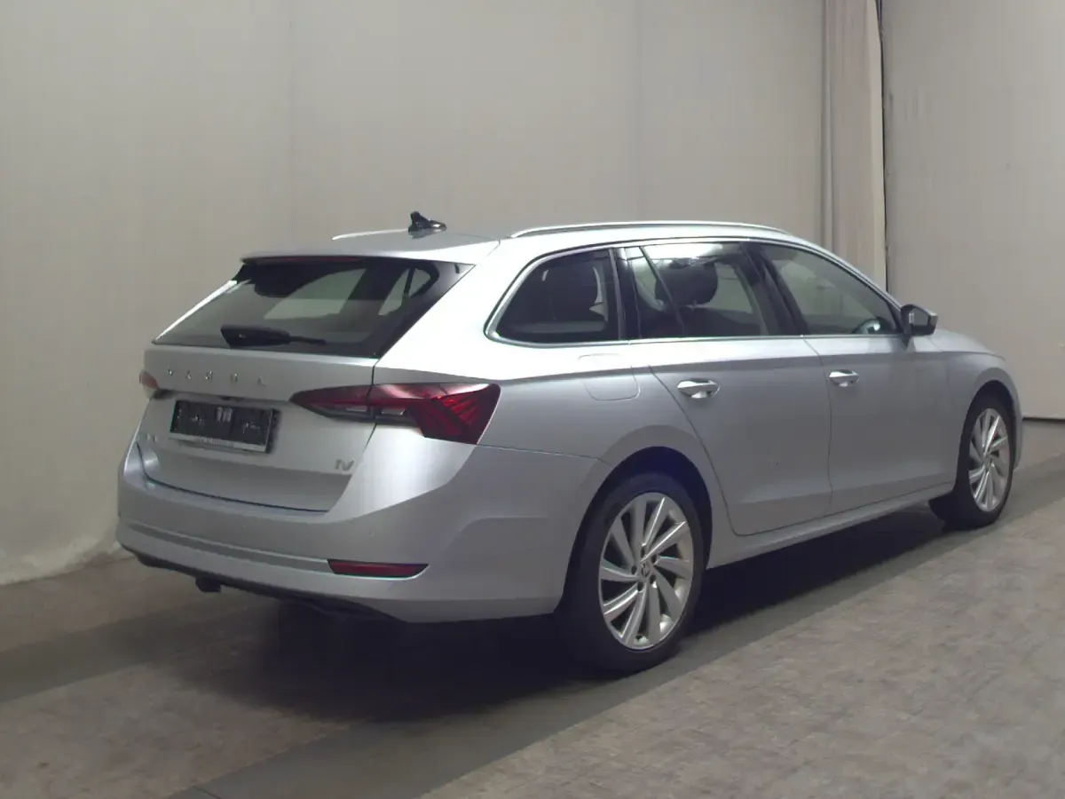 Gebraucht Skoda Octavia Style 204 PS (150 kW) 2021 Grau Kombi