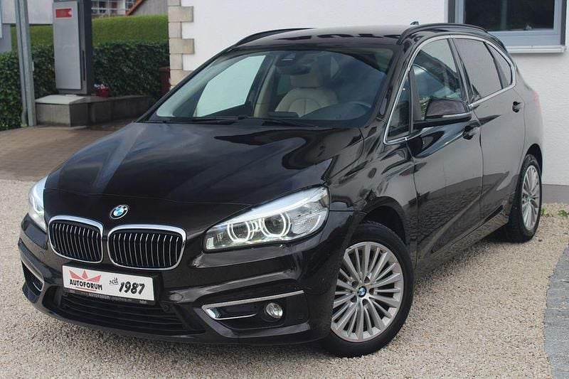 Braun Gebraucht 2015 BMW 225 Luxury Line Van / Kleinbus | 16.900 € (Etwas zu teuer) - Bild 1/4