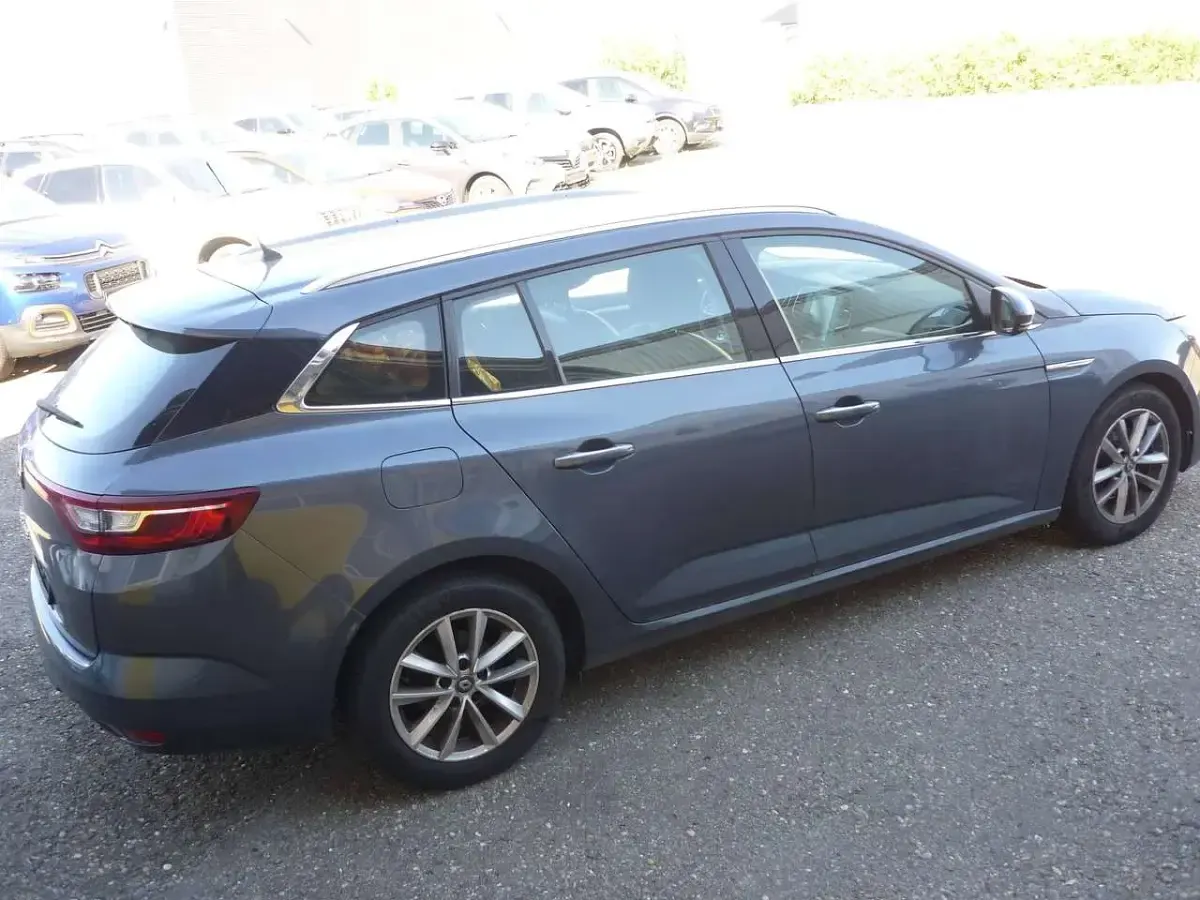 Gebraucht Renault Mégane GrandTour Intens 132 PS (97 kW) 2017 Titangraumetallic Kombi