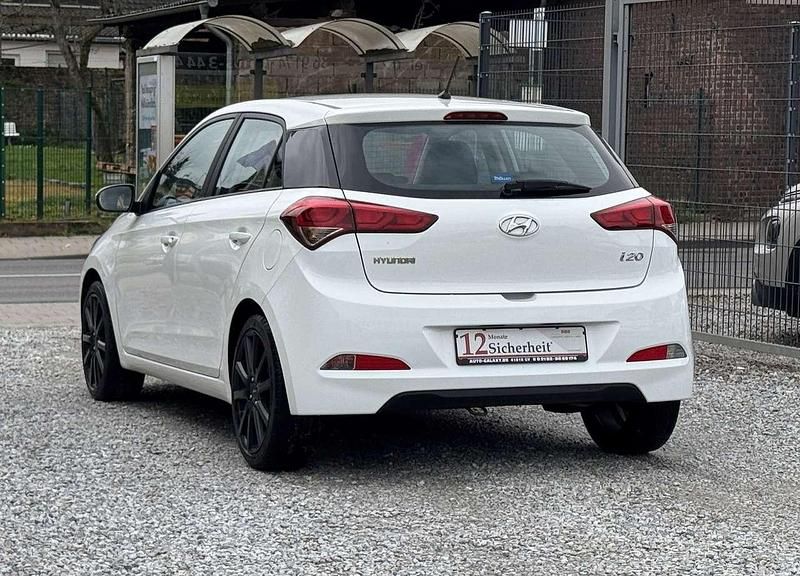 Gebraucht Hyundai i20 GO! 75 PS (55 kW) 2017 Polar white / sol Kleinwagen