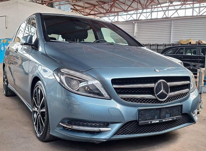 Gebraucht Mercedes B200 156 PS (114 kW) 2011 Blau Van / Kleinbus