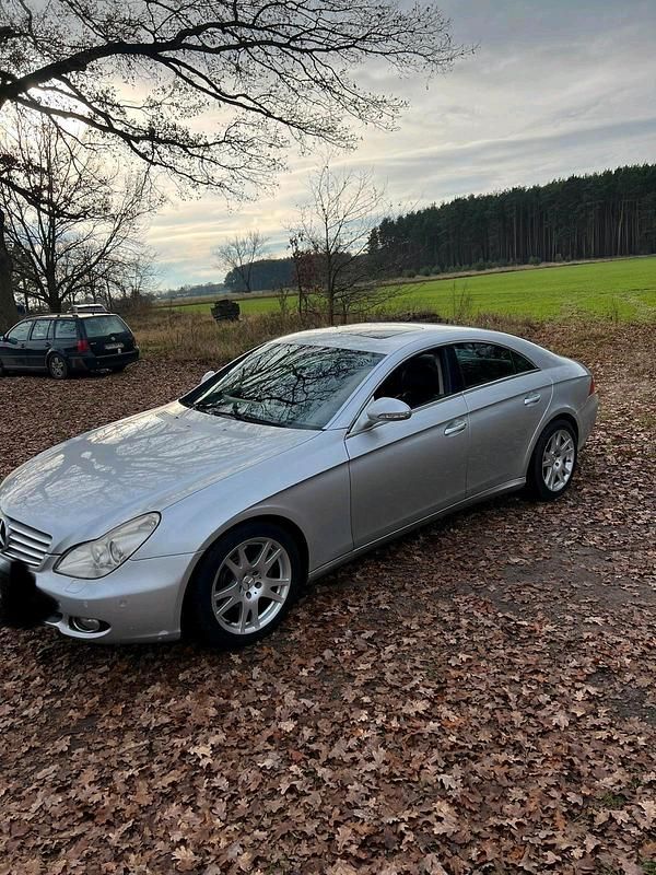 Silber Gebraucht 2005 Mercedes CLS350 Coupé | 8.590 € (Guter Preis) - Bild 1/4