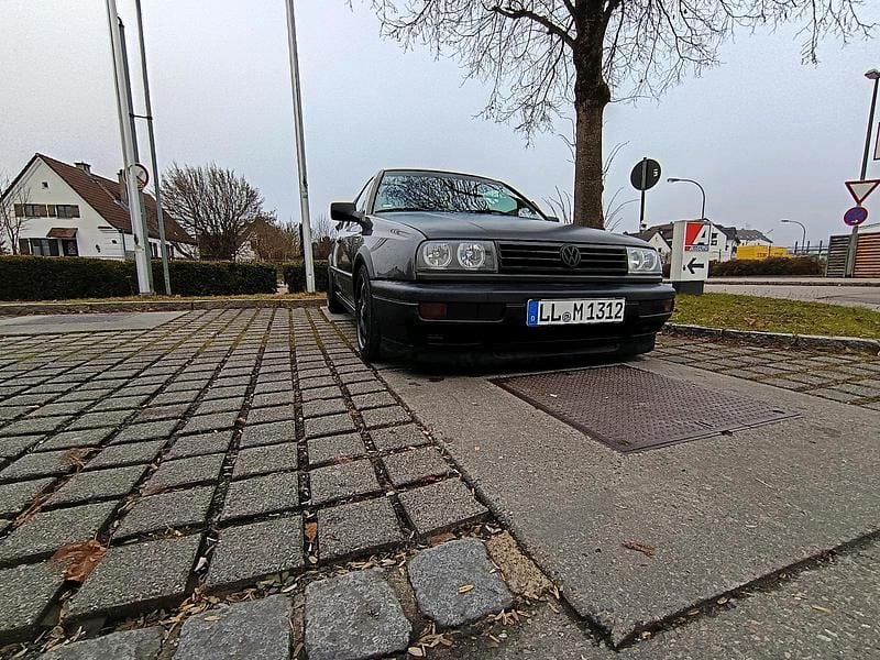 Grau Gebraucht 1992 VW Vento GT Limousine | 3.900 € - Bild 1/4
