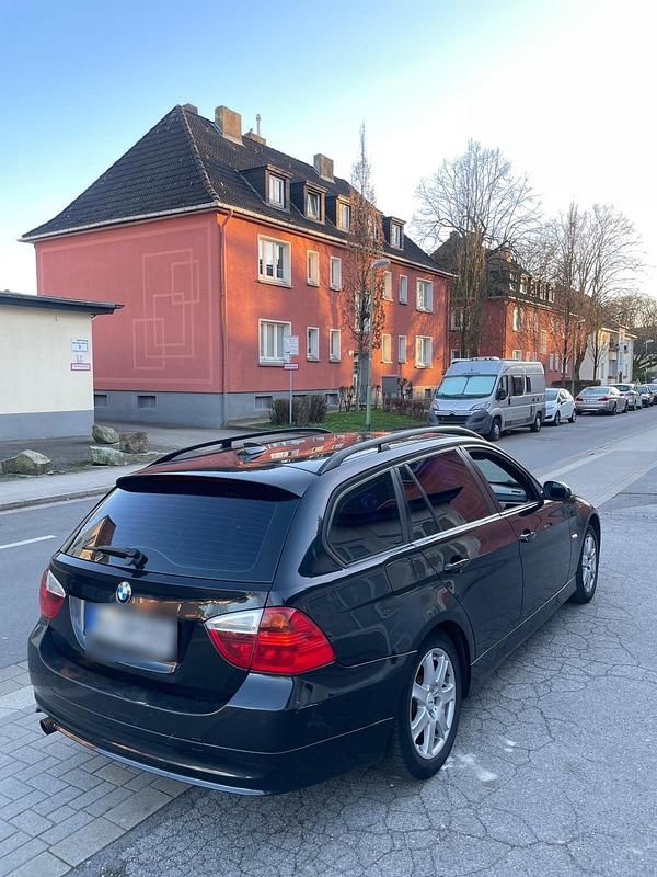 Gebraucht BMW 320 163 PS (119 kW) 2007 Schwarz Kombi