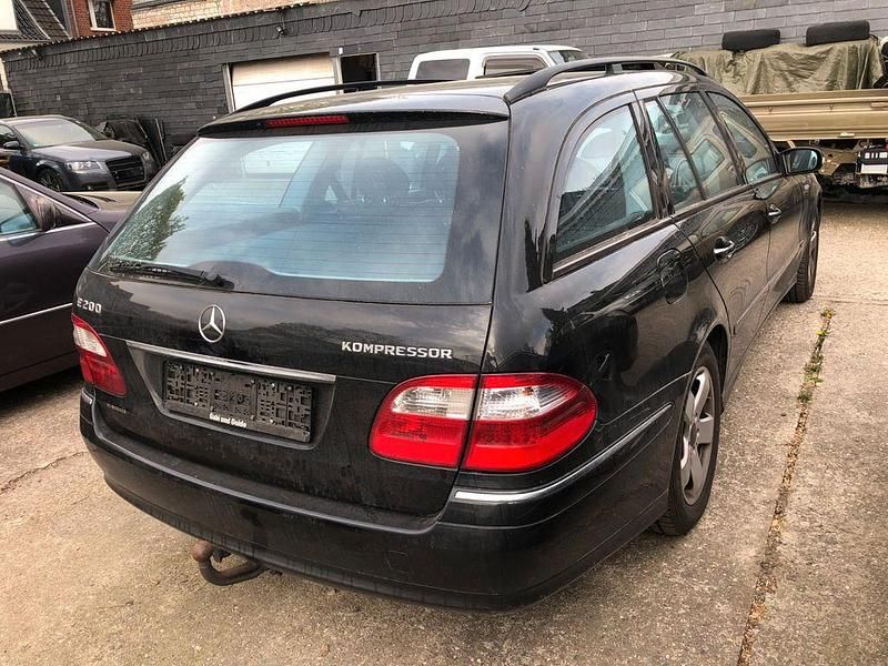 Gebraucht Mercedes E200 163 PS (119 kW) 2003 Schwarz Kombi