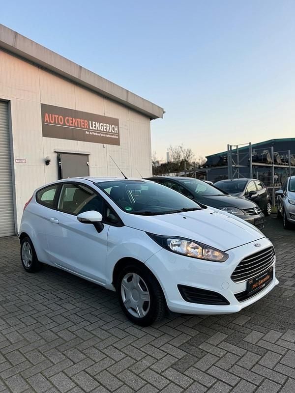 Gebraucht Ford Fiesta Trend 60 PS (44 kW) 2014 Weiß Kleinwagen