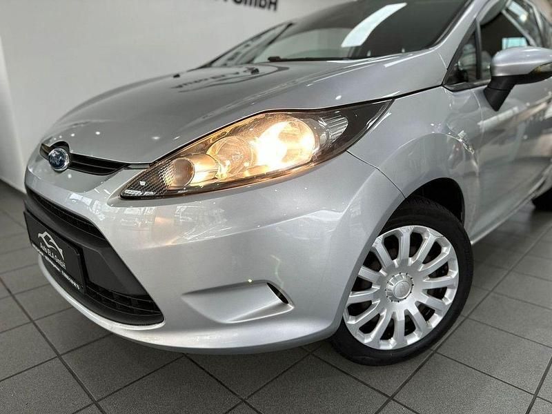 Gebraucht Ford Fiesta Trend 60 PS (44 kW) 2009 Silber Kleinwagen