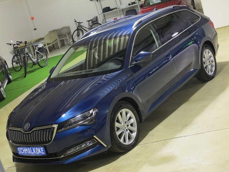 Gebraucht Skoda Superb Style 218 PS (160 kW) 2022 Lava blue Kombi