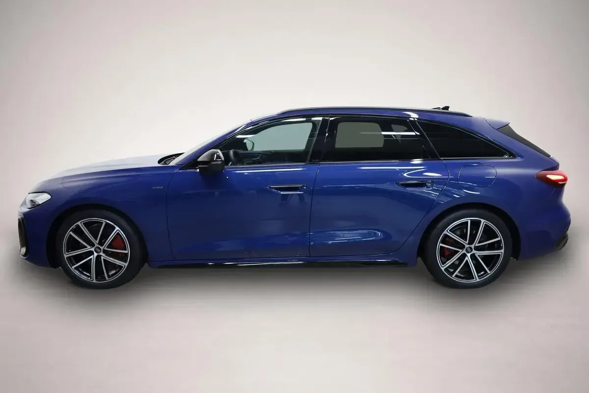 Gebraucht Audi A5 S-Line 299 PS (219 kW) 2025 Manufacturer Kombi