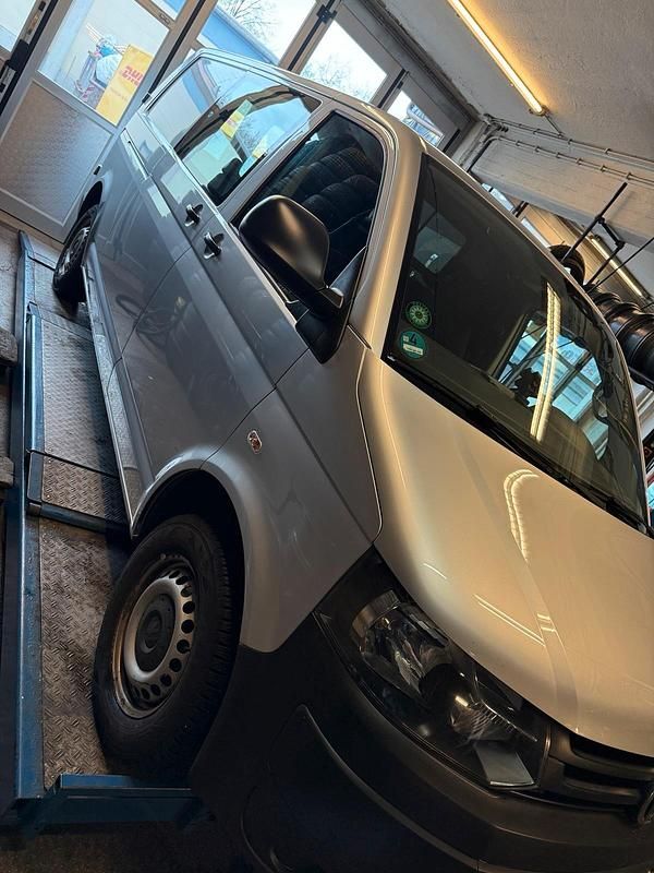 Gebraucht VW Transporter 140 PS (102 kW) 2014 Silber Van