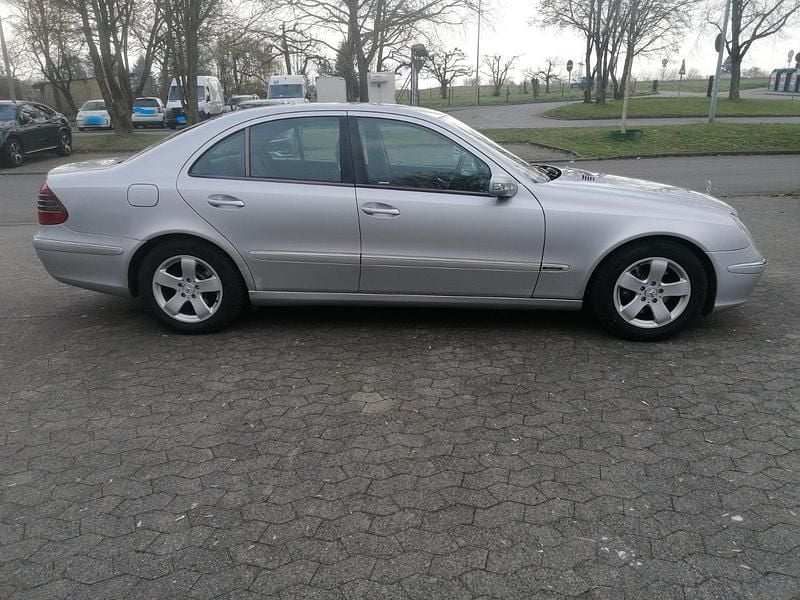 Gebraucht Mercedes E320 Elegance 224 PS (164 kW) 2002 Silber Limousine