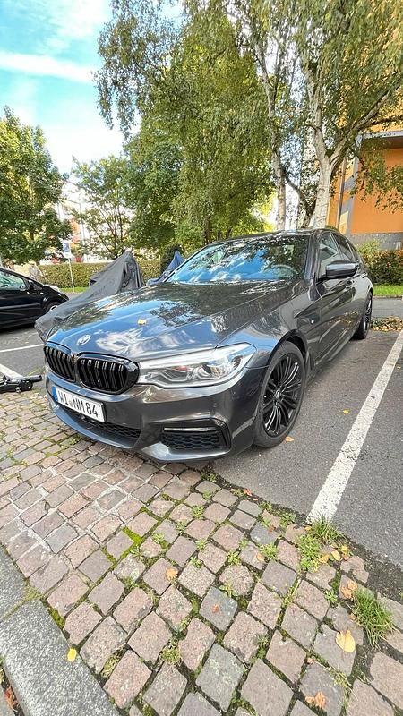 Grün Gebraucht 2018 BMW 530 Limousine | 22.700 € (Teuer) - Bild 1/4