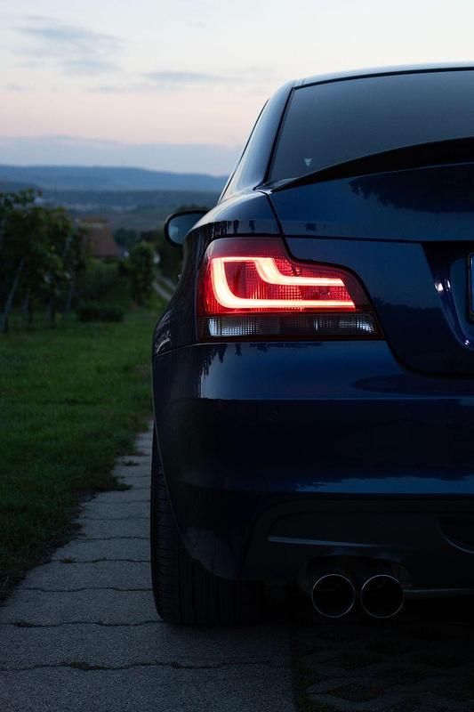 Blau Gebraucht 2013 BMW 120 Coupé Sport Line Coupé | 9.900 € - Bild 1/4