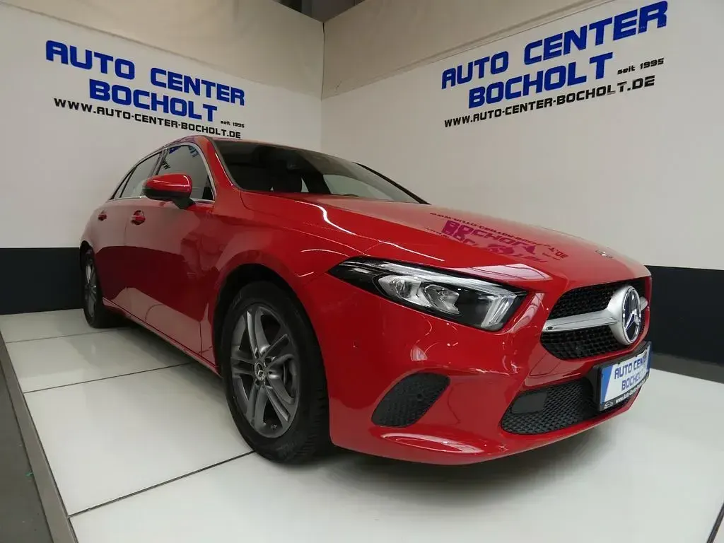 Gebraucht Mercedes A200 Progressive 163 PS (119 kW) 2018 Rot Limousine