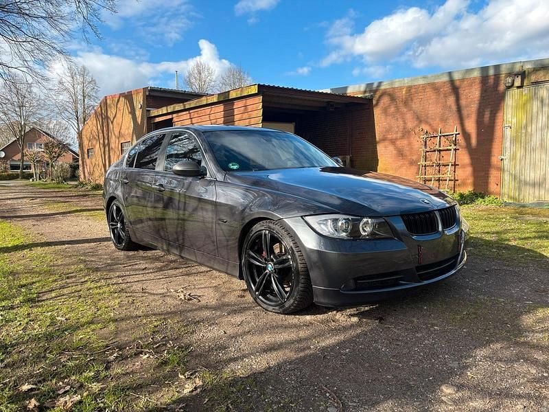 Gebraucht BMW 325 218 PS (160 kW) 2006 Grau Limousine