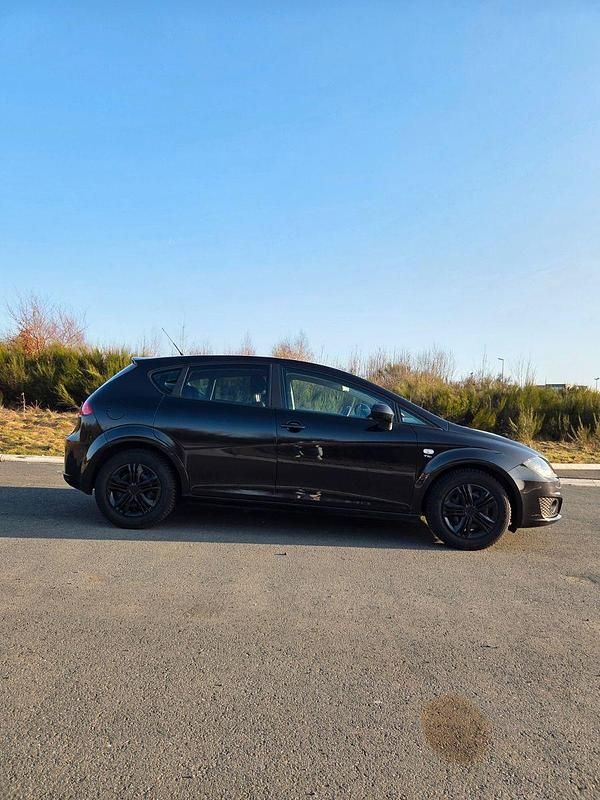 Second-hand Seat Leon Reference 125 CP (91 kW) 2010 Negru Hatchback