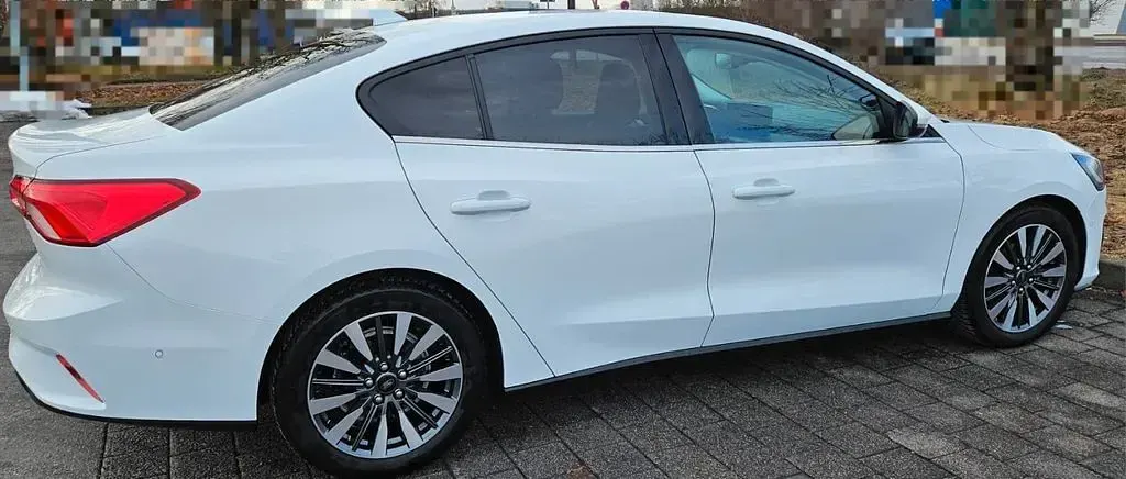 Gebraucht Ford Focus Style 125 PS (91 kW) 2022 Weiß Limousine