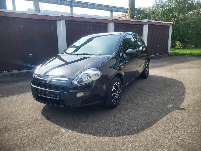 Schwarz Gebraucht 2010 Fiat Punto Kleinwagen | 1.950 € (Fairer Preis) - Bild 1/4