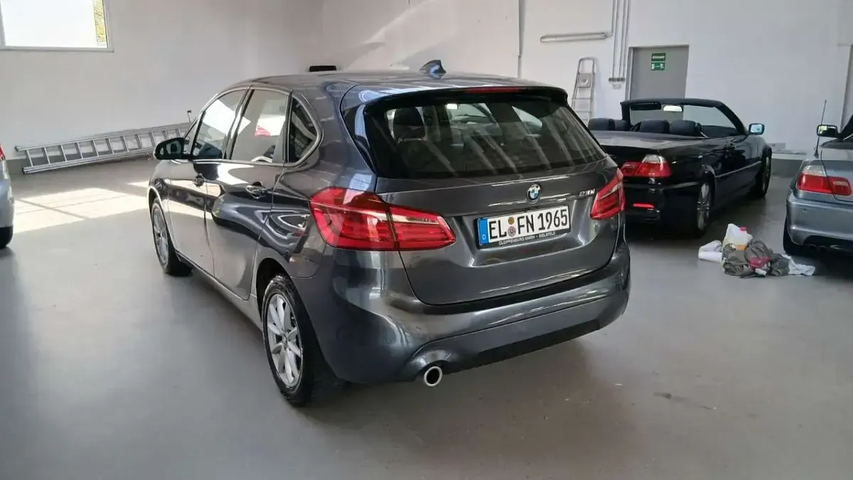 Gebraucht BMW 218 140 PS (102 kW) 2019 Mineralgrau Van / Kleinbus
