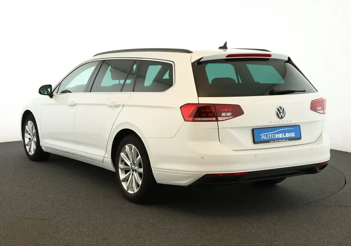 Gebraucht VW Passat Business 150 PS (110 kW) 2021 Pure white Kombi