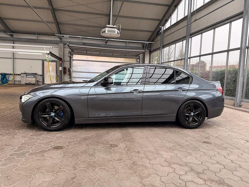 Gebraucht BMW 320 Sport Line 184 PS (135 kW) 2012 Limousine