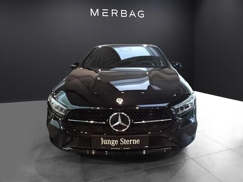 Gebraucht Mercedes A200 Progressive 163 PS (119 kW) 2025 Kosmosschwarz metallic Limousine