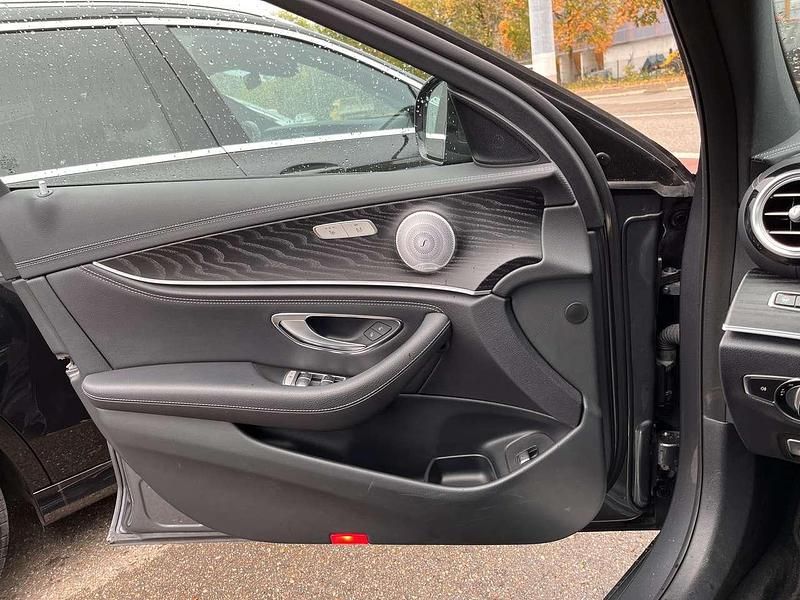 Gebraucht 2017 Mercedes E220 AMG line Kombi | 22.999 € - Bild 1/4