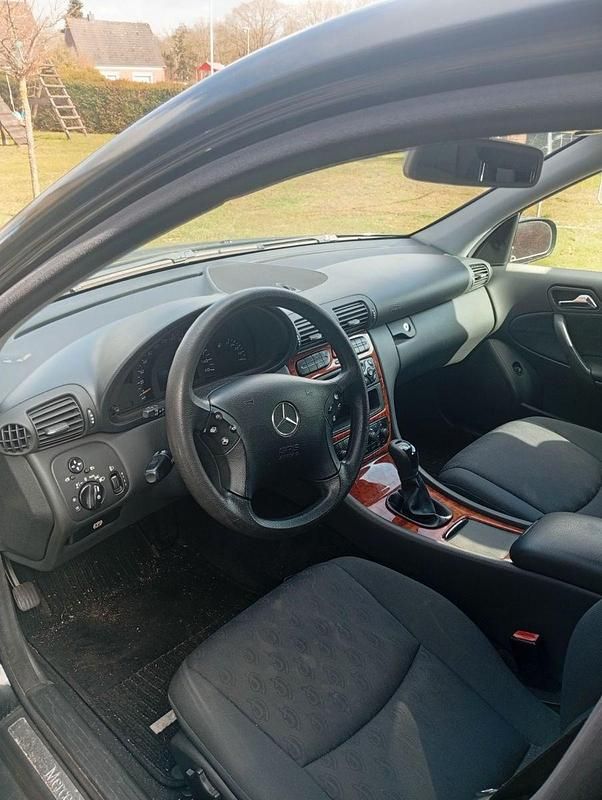 Gebraucht Mercedes C200 Elegance 122 PS (89 kW) 2003 Schwarz Kombi